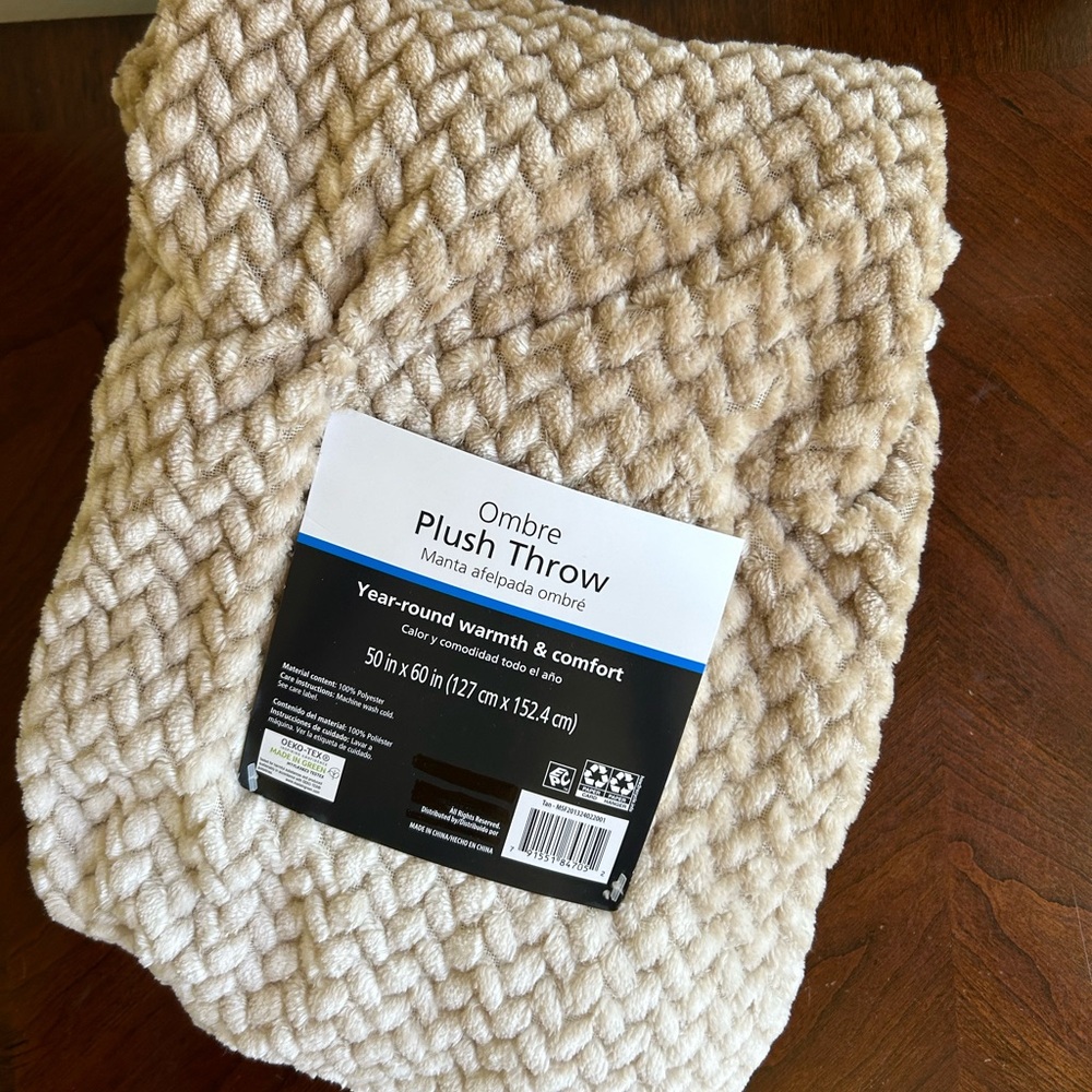 NWT Super soft plush tan ombré throw
